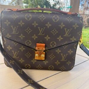 LV Monogram Pochet Metis